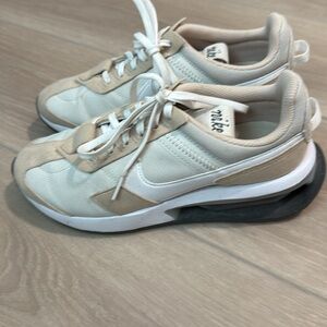 Women’s Nike sneakers 5.5